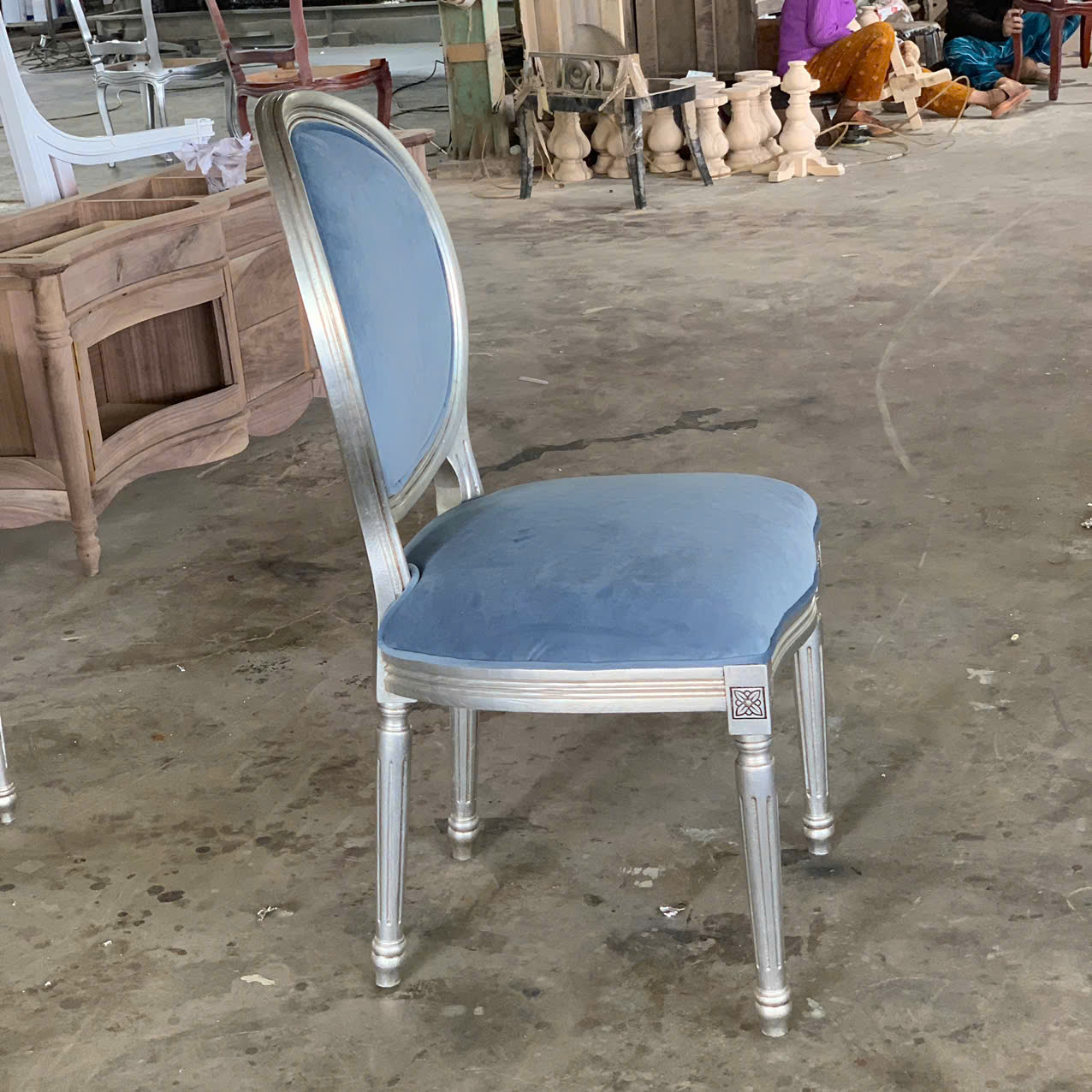 GHẾ ĂN TÂN CỔ ĐIỂN LOUIS 16 DÁN LÁ BẠC